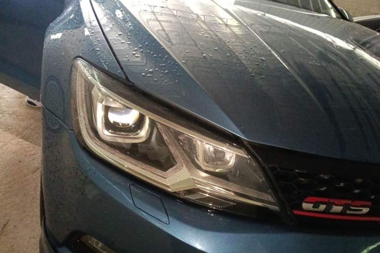 Used Volkswagen Lamando 2015 330TSI DSG Comfort Edition Right Front Headlight