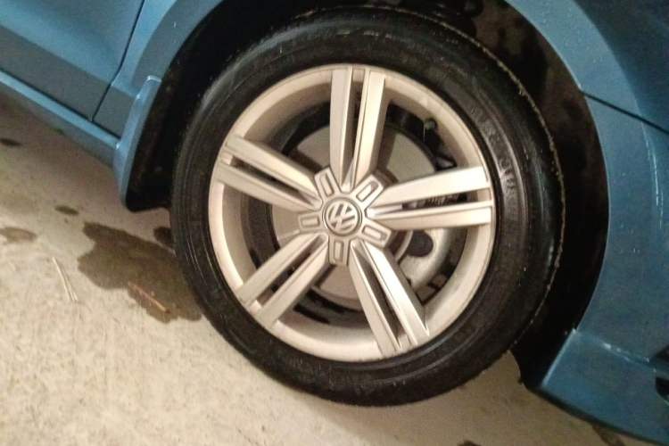 Used Volkswagen Lamando 2015 330TSI DSG Comfort Edition Right Front Wheel Hub