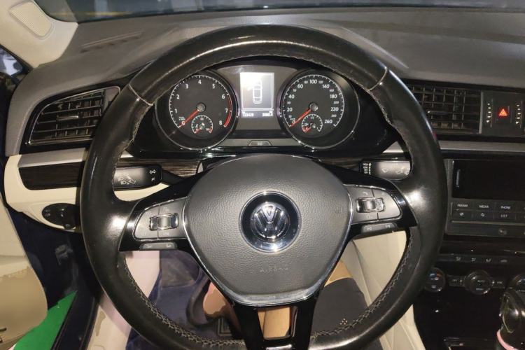Used Volkswagen Lamando 2015 280TSI DSG Comfort Edition Steering Wheel