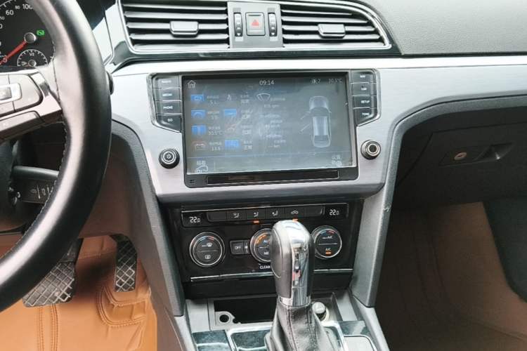 Used Volkswagen Lamando 2015 280TSI DSG Comfort Edition Audio And AC Panel