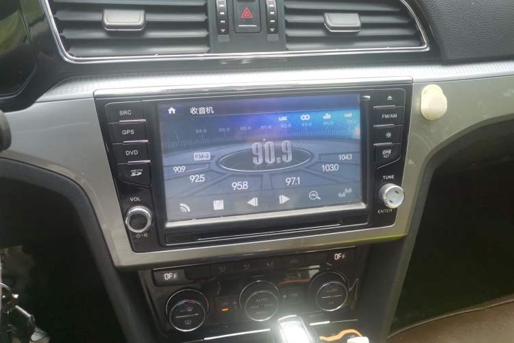 Used Volkswagen Lamando 2015 330TSI DSG Comfort Edition Audio And AC Panel