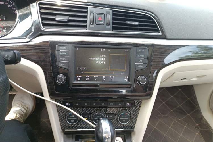 Used Volkswagen Lamando 2015 330TSI DSG Luxury Edition Audio And AC Panel