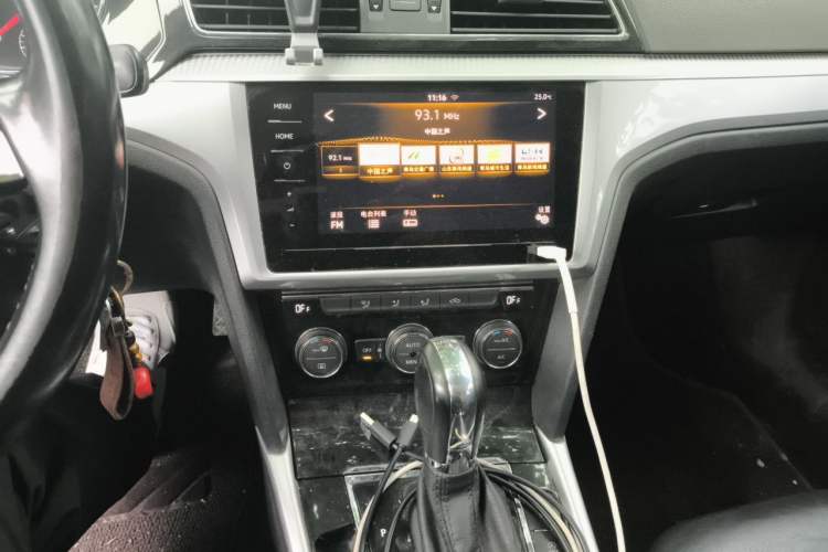 Used Volkswagen Lamando 2015 330TSI DSG Comfort Edition Audio And AC Panel