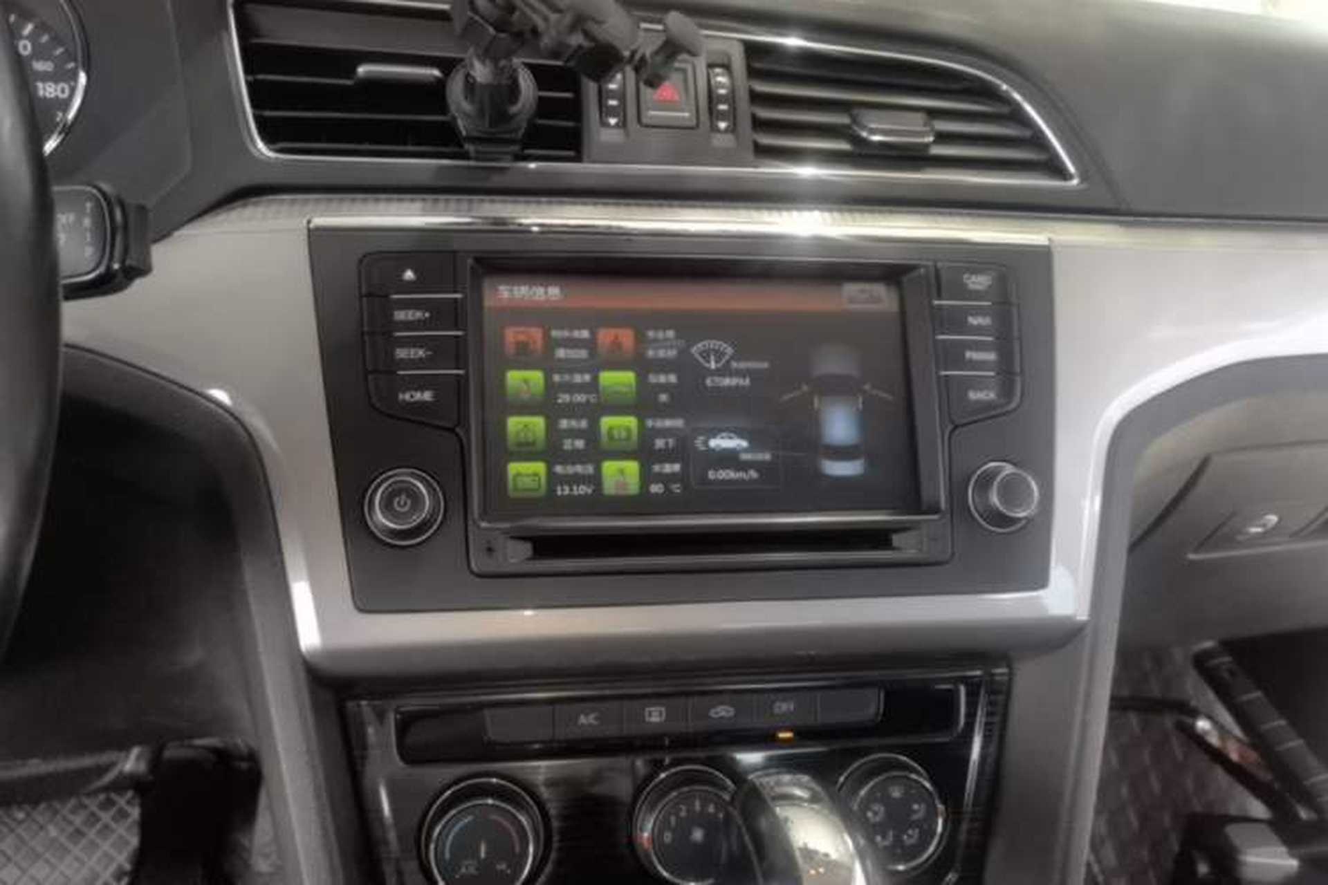Used Volkswagen Lamando 2015 230TSI DSG Fashion Edition Audio And AC Panel