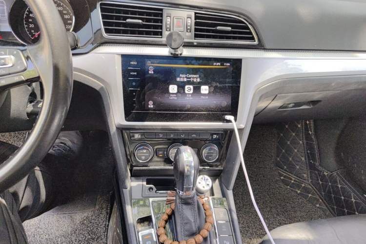 Used Volkswagen Lamando 2015 280TSI DSG Comfort Edition Audio And AC Panel