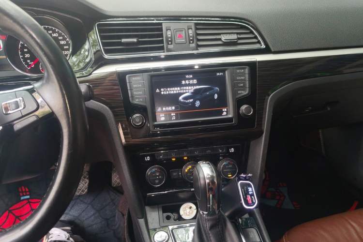 Used Volkswagen Lamando 2015 330TSI DSG Luxury Edition Audio And AC Panel