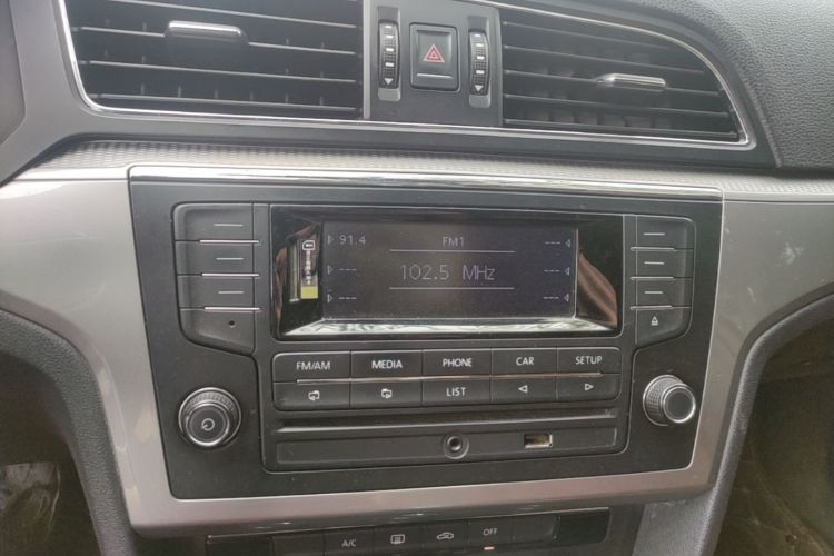 Used Volkswagen Lamando 2015 230TSI DSG Fashion Edition Audio And AC Panel