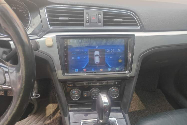 Used Volkswagen Lamando 2015 330TSI DSG Comfort Edition Audio And AC Panel
