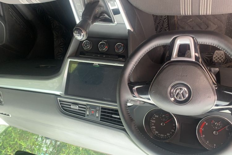 Used Volkswagen Lamando 2015 230TSI Manual Trend Edition Audio And AC Panel