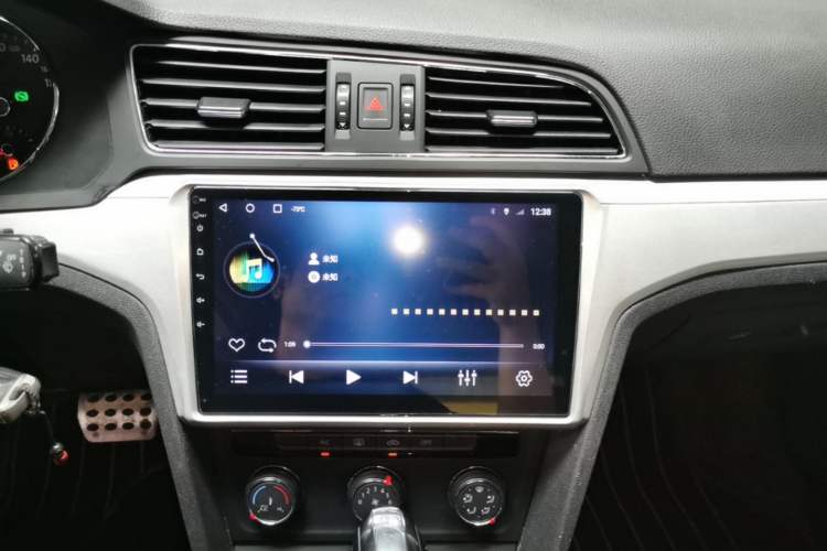 Used Volkswagen Lamando 2015 230TSI DSG Fashion Edition Audio And AC Panel