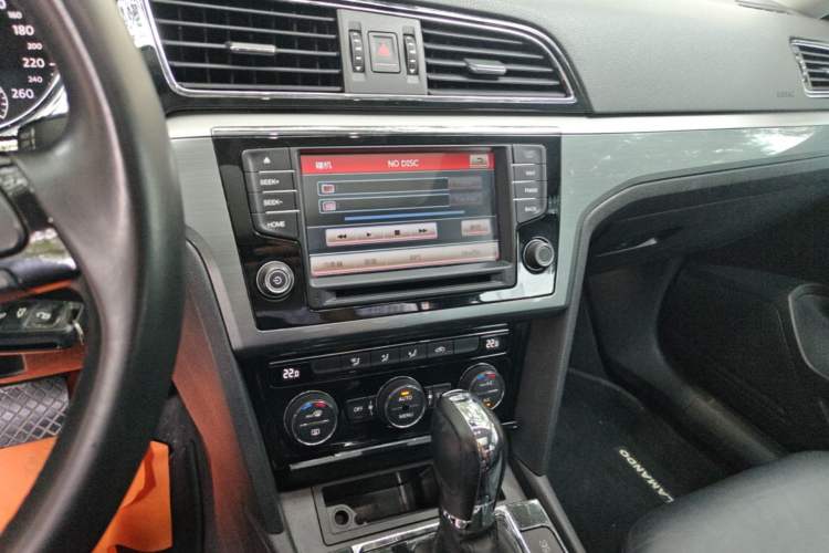 Used Volkswagen Lamando 2015 280TSI DSG Comfort Edition Audio And AC Panel