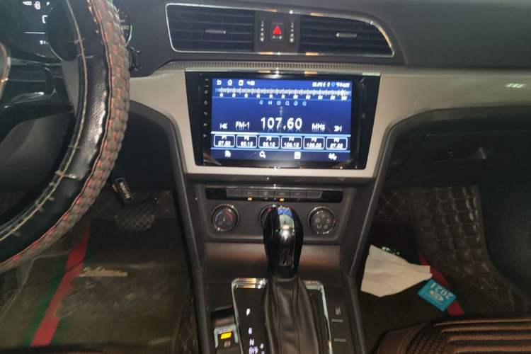 Used Volkswagen Lamando 2015 230TSI DSG Fashion Edition Audio And AC Panel