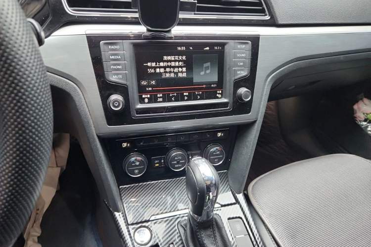 Used Volkswagen Lamando 2015 280TSI DSG Luxury Edition Audio And AC Panel