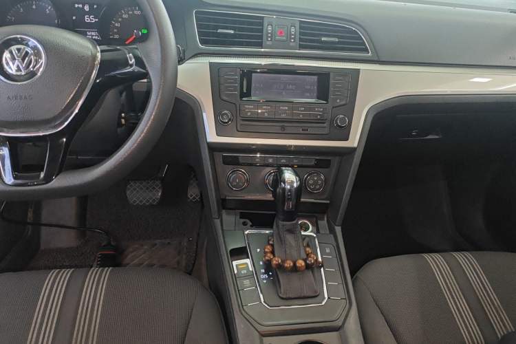 Used Volkswagen Lamando 2015 230TSI DSG Fashion Edition Audio And AC Panel