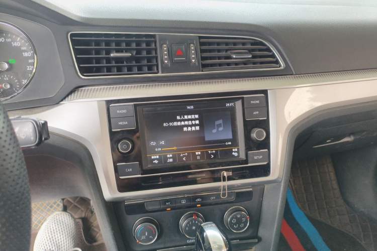 Used Volkswagen Lamando 2015 230TSI DSG Fashion Edition Audio And AC Panel