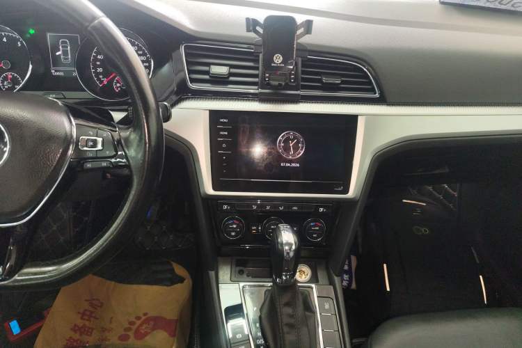 Used Volkswagen Lamando 2015 280TSI DSG Comfort Edition Audio And AC Panel