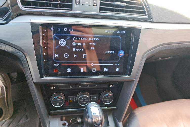 Used Volkswagen Lamando 2015 330TSI DSG Comfort Edition Audio And AC Panel
