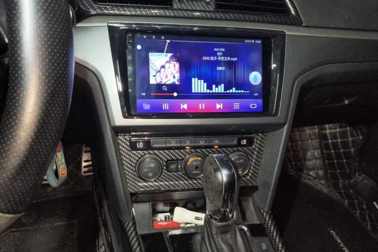 Used Volkswagen Lamando 2015 280TSI DSG Comfort Edition Audio And AC Panel