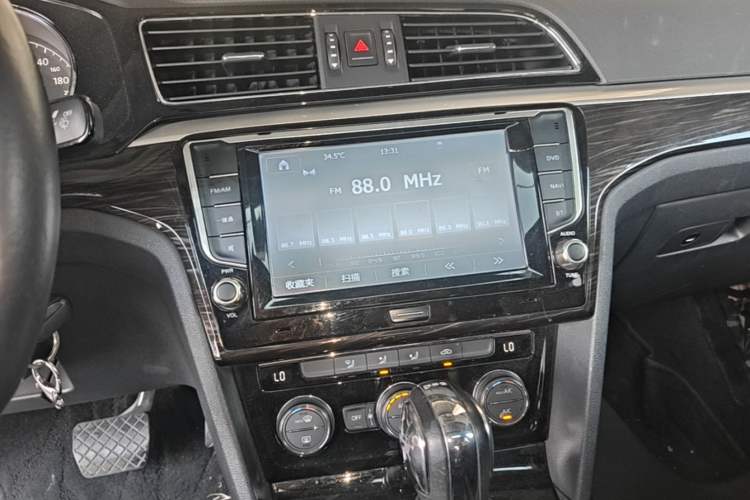 Used Volkswagen Lamando 2015 280TSI DSG Comfort Edition Audio And AC Panel