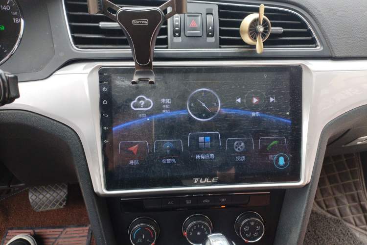 Used Volkswagen Lamando 2015 230TSI DSG Fashion Edition Audio And AC Panel
