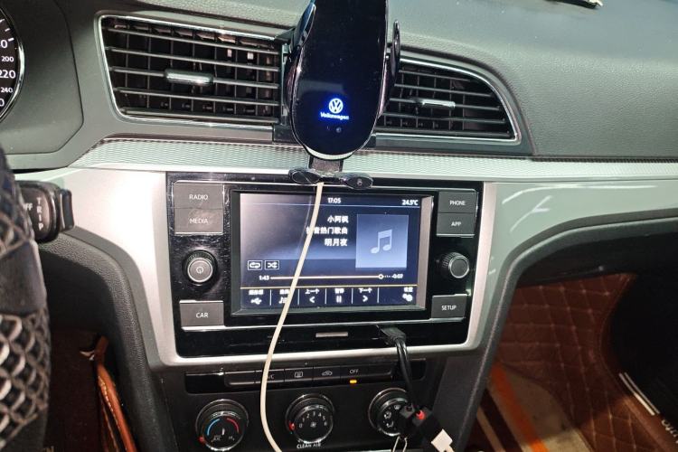 Used Volkswagen Lamando 2015 230TSI Manual Trend Edition Audio And AC Panel