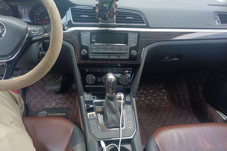 Used Volkswagen Lamando 2015 280TSI DSG Comfort Edition Audio And AC Panel
