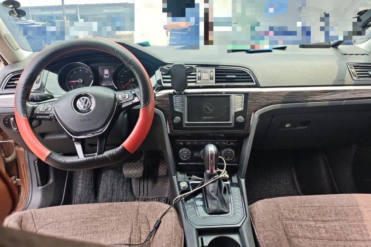 Used Volkswagen Lamando 2015 330TSI DSG Luxury Edition Center Console