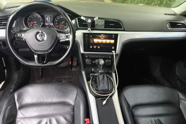 Used Volkswagen Lamando 2015 330TSI DSG Comfort Edition Center Console
