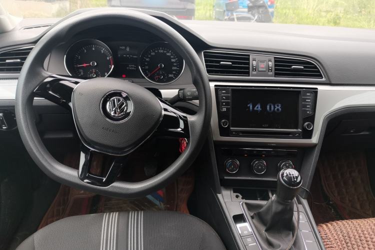 Used Volkswagen Lamando 2015 230TSI Manual Trend Edition Center Console