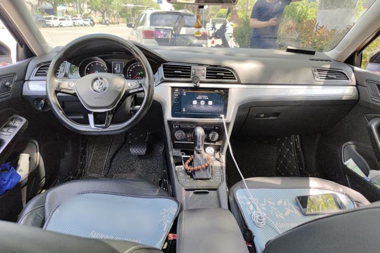 Used Volkswagen Lamando 2015 280TSI DSG Comfort Edition Center Console