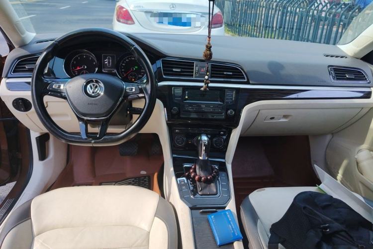 Used Volkswagen Lamando 2015 280TSI DSG Comfort Edition Center Console
