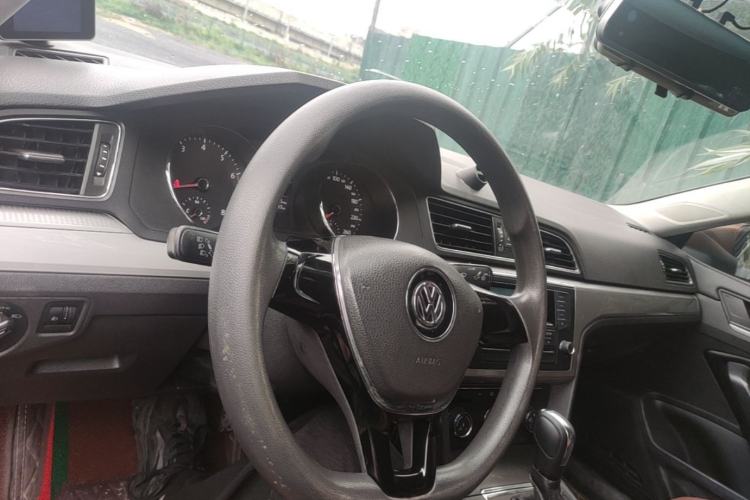 Used Volkswagen Lamando 2015 230TSI DSG Fashion Edition Center Console