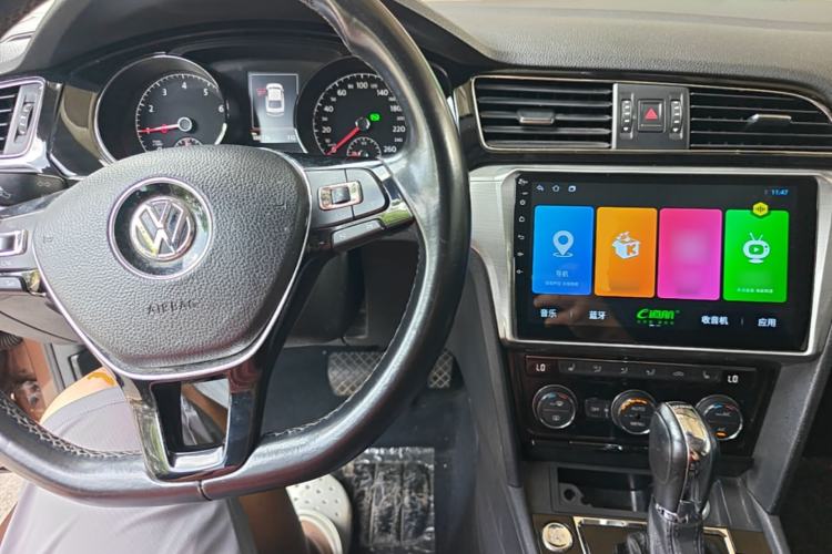 Used Volkswagen Lamando 2015 280TSI DSG Luxury Edition Center Console