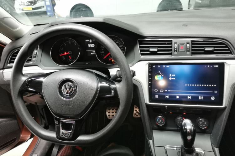 Used Volkswagen Lamando 2015 230TSI DSG Fashion Edition Center Console
