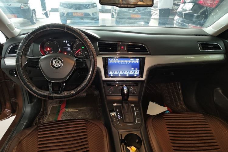 Used Volkswagen Lamando 2015 230TSI DSG Fashion Edition Center Console