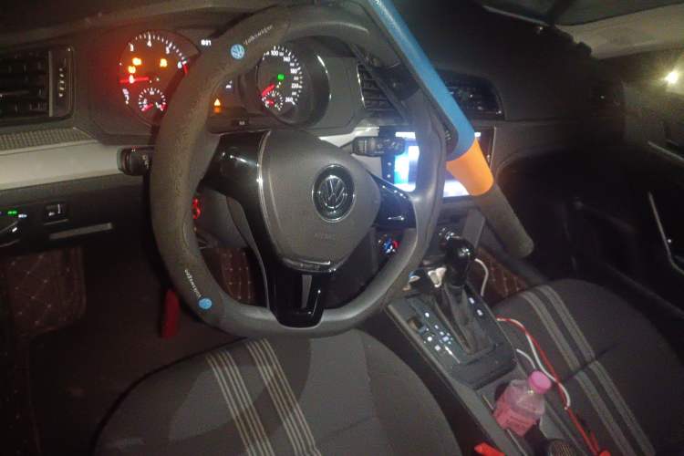 Used Volkswagen Lamando 2015 230TSI DSG Fashion Edition Center Console