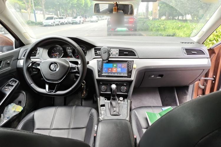 Used Volkswagen Lamando 2015 230TSI DSG Fashion Edition Center Console