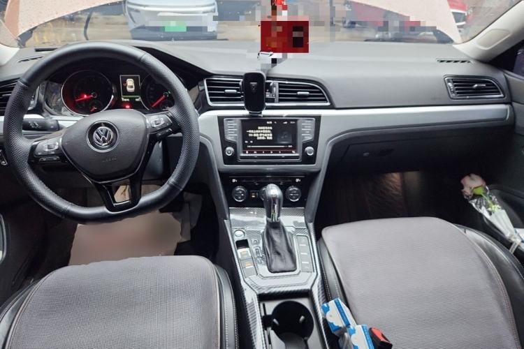 Used Volkswagen Lamando 2015 280TSI DSG Luxury Edition Center Console