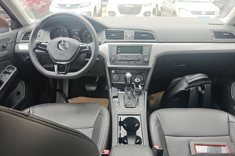 Used Volkswagen Lamando 2015 230TSI DSG Fashion Edition Center Console