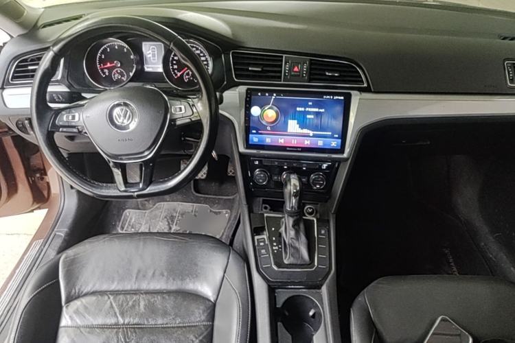 Used Volkswagen Lamando 2015 280TSI DSG Comfort Edition Center Console