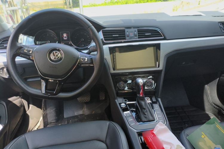 Used Volkswagen Lamando 2015 280TSI DSG Luxury Edition Center Console