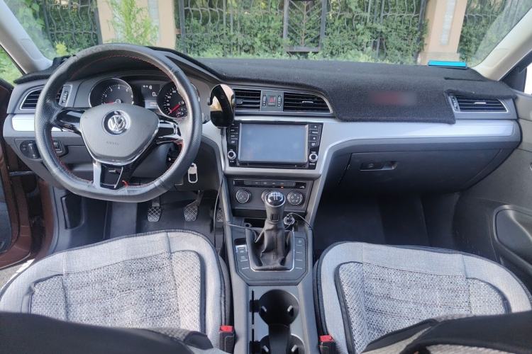 Used Volkswagen Lamando 2015 230TSI Manual Trend Edition Center Console