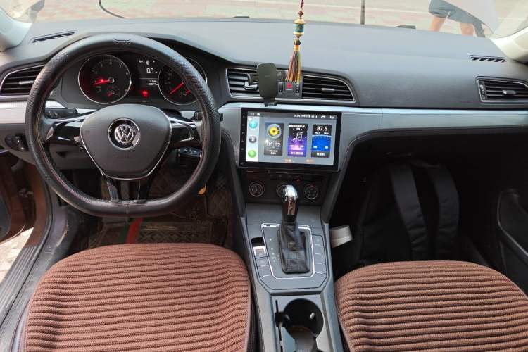 Used Volkswagen Lamando 2015 230TSI DSG Fashion Edition Center Console