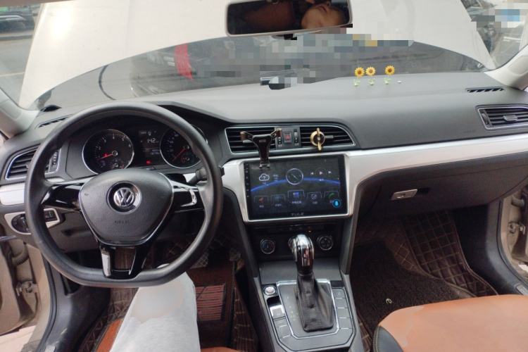 Used Volkswagen Lamando 2015 230TSI DSG Fashion Edition Center Console