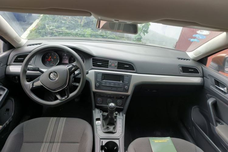 Used Volkswagen Lamando 2015 230TSI Manual Trend Edition Center Console