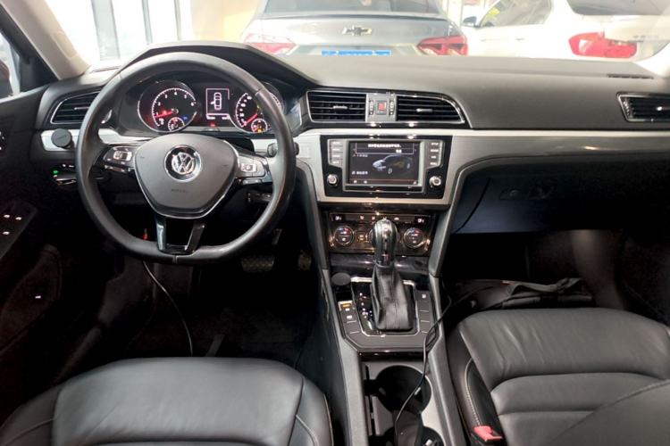 Used Volkswagen Lamando 2015 330TSI DSG Comfort Edition Center Console