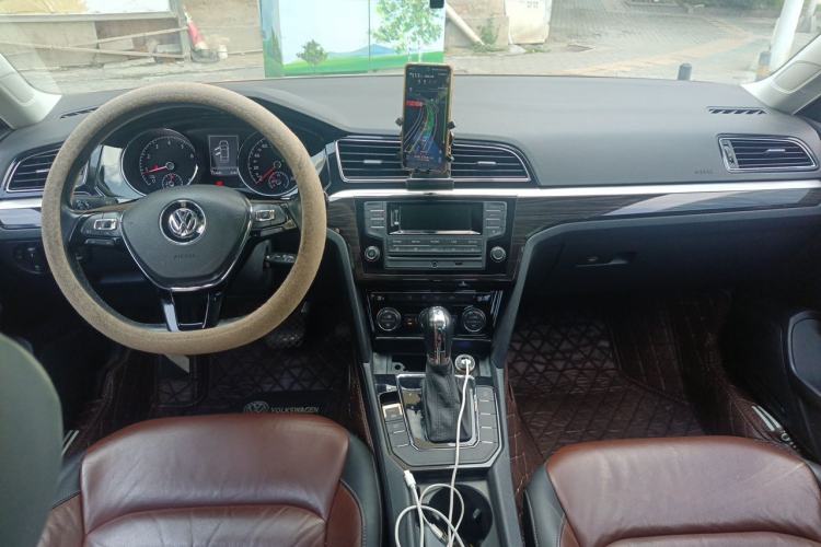 Used Volkswagen Lamando 2015 280TSI DSG Comfort Edition Center Console