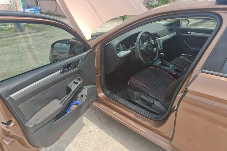 Used Volkswagen Lamando 2015 230TSI DSG Fashion Edition Driver Seat