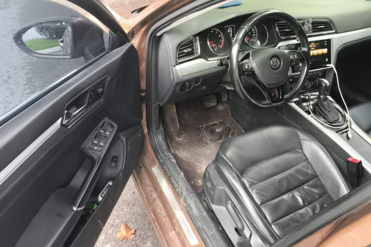Used Volkswagen Lamando 2015 330TSI DSG Comfort Edition Driver Seat