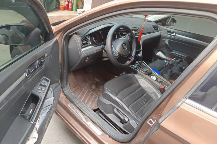 Used Volkswagen Lamando 2015 330TSI DSG Comfort Edition Driver Seat